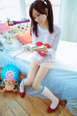 趁女朋友洗澡玩她闺蜜H